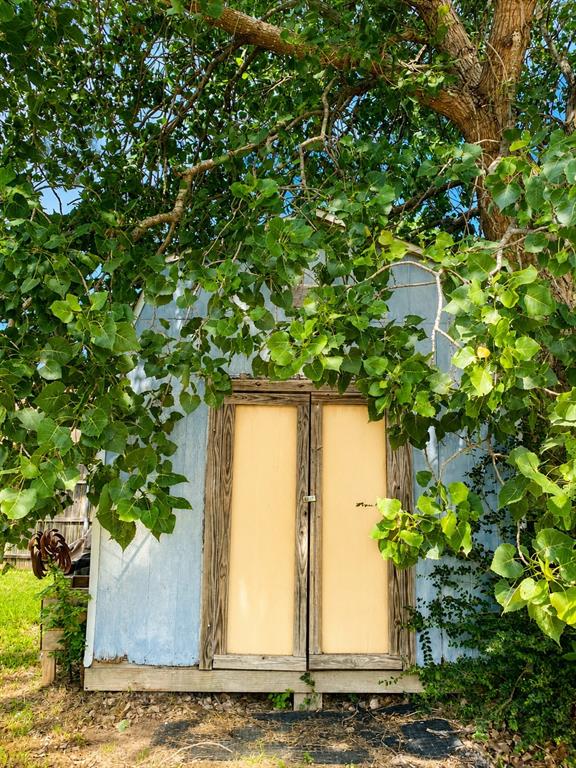 404 Old Mansfield Road Keene, TX 76059 - Photo 31 of 33 Shed