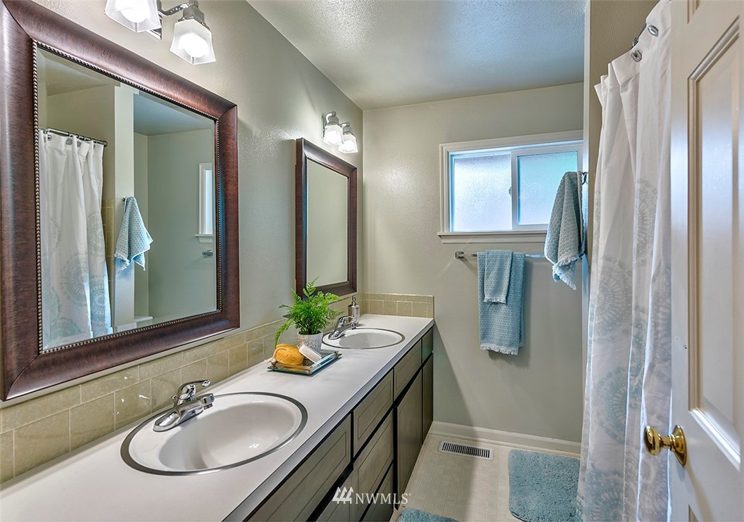 8510 186th Street Southwest Edmonds, WA 98026 - Photo 12 of 21 Gallery Image 12