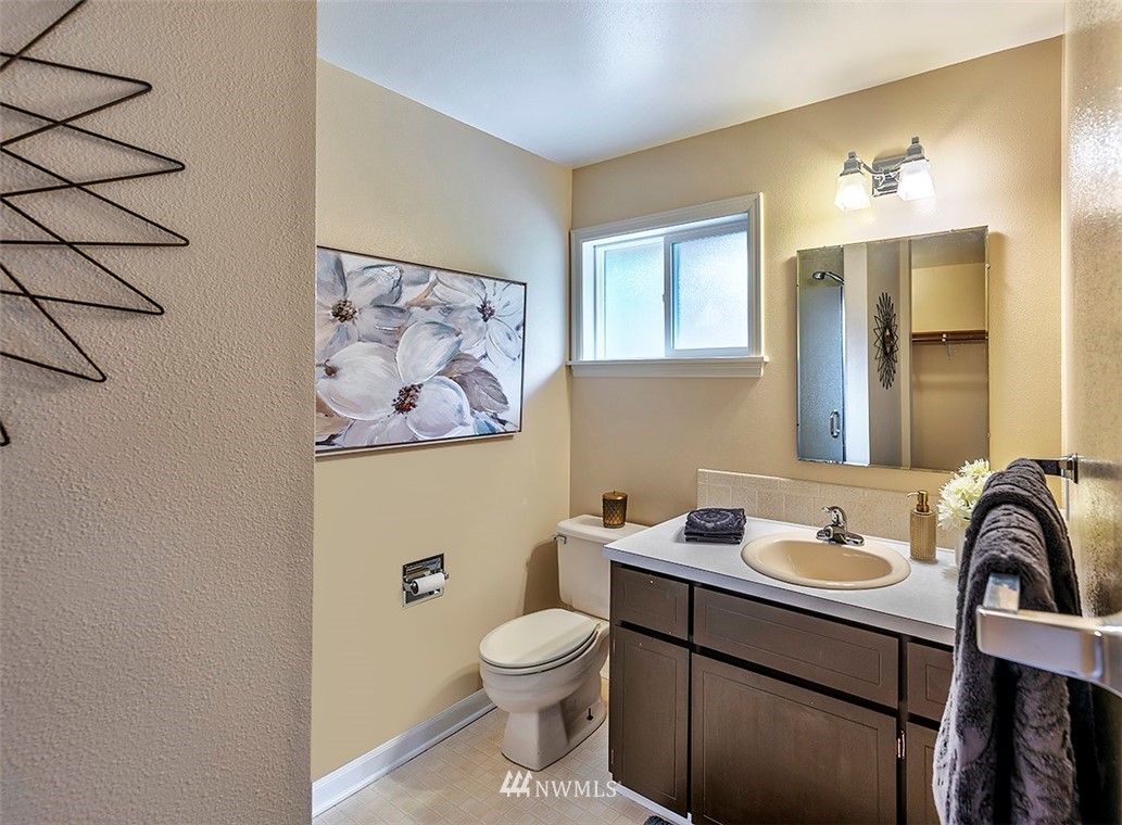 8510 186th Street Southwest Edmonds, WA 98026 - Photo 9 of 21 Gallery Image 9