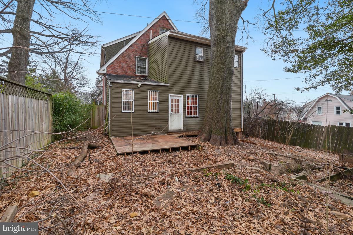 6712 6th Street Northwest Washington, DC 20012 - Photo 35 of 41 a backyard of a house
