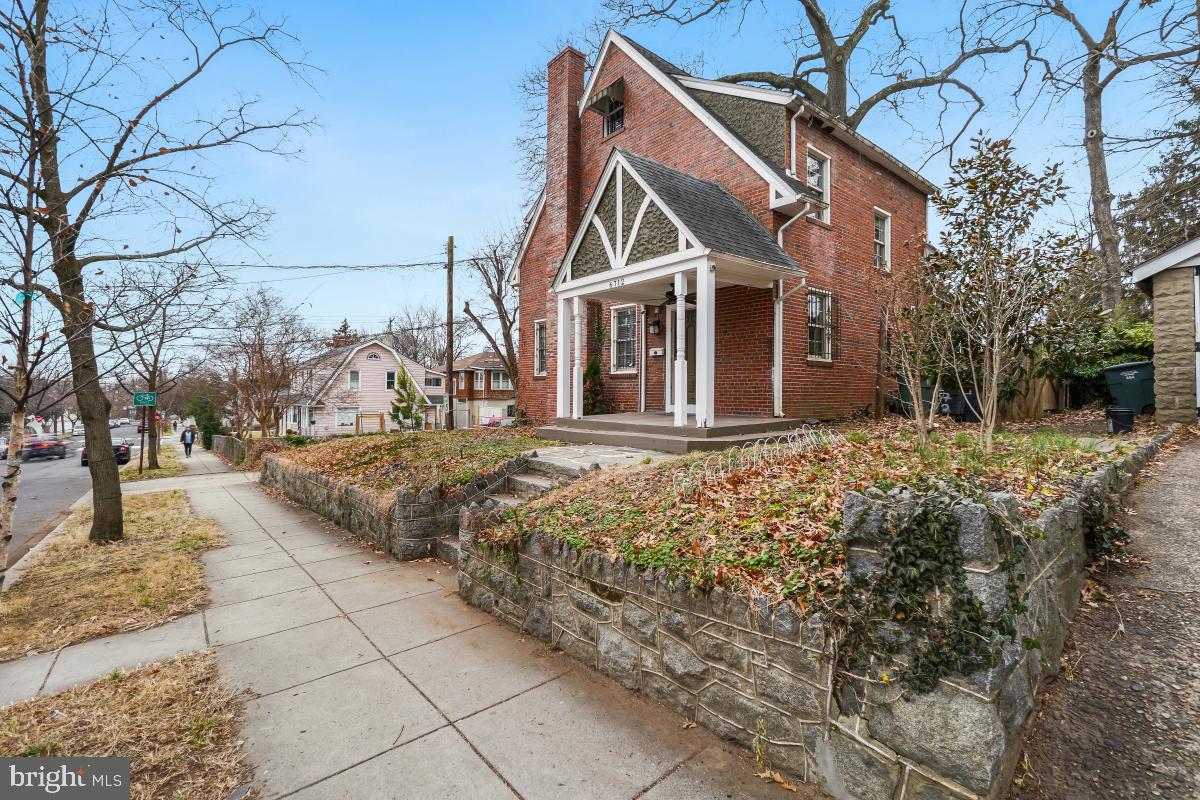 6712 6th Street Northwest Washington, DC 20012 - Photo 4 of 41 a view of a house with a yard