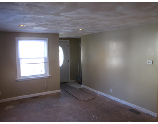 9 Valley Road Lynn, MA 01902 - Photo 8 of 25 Gallery Image 8
