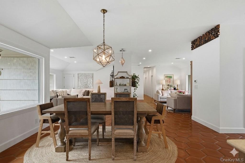 6 Greatmeadow Road Locust Valley, NY 11560 - Photo 14 of 48 Casual Dining Off Kitchen