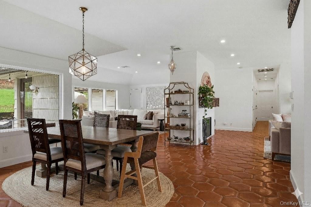 6 Greatmeadow Road Locust Valley, NY 11560 - Photo 15 of 48 Casual Dining/Den