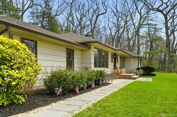 $2,248,000 | 6 Greatmeadow Road, Locust Valley, NY 11560