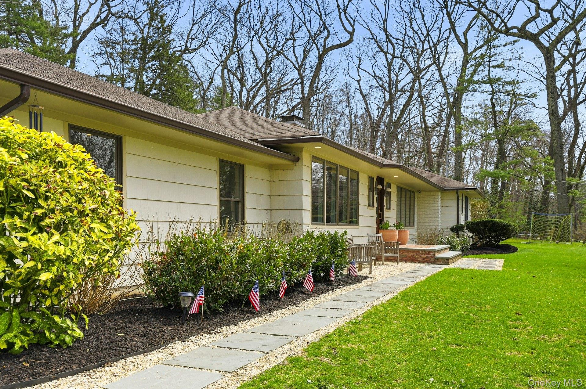 6 Greatmeadow Road Locust Valley, NY 11560 - Photo 2 of 48 Walk to Entrance