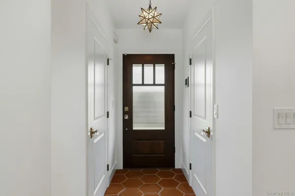 $2,248,000 | 6 Greatmeadow Road, Locust Valley, NY 11560