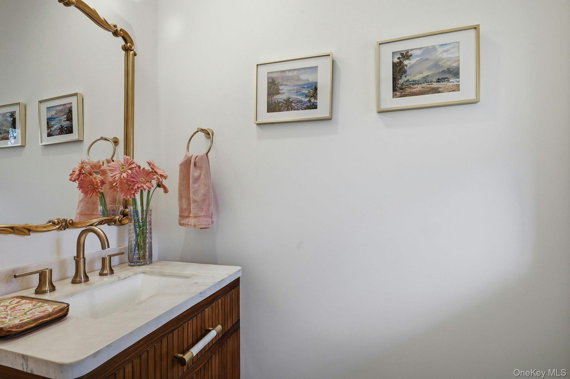 6 Greatmeadow Road Locust Valley, NY 11560 - Photo 5 of 48 Powder Room