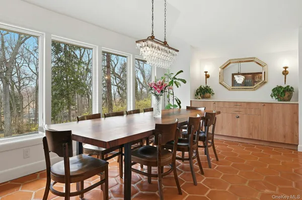 $2,248,000 | 6 Greatmeadow Road, Locust Valley, NY 11560