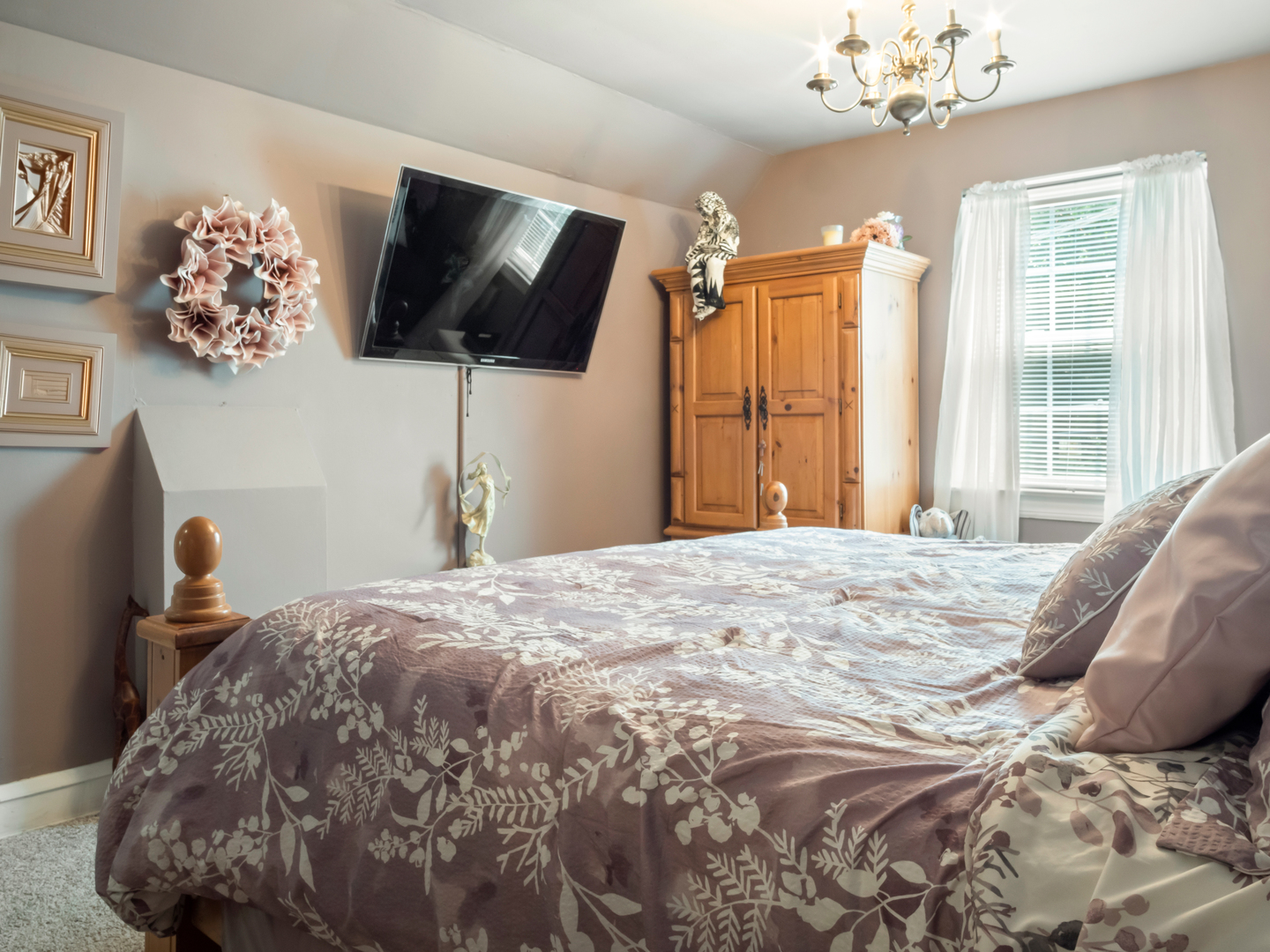 72 Radnor Lane Crete, IL 60417 - Photo 15 of 25 a bedroom with a bed and a flat screen tv