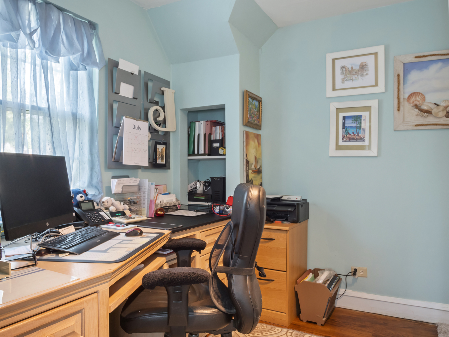 72 Radnor Lane Crete, IL 60417 - Photo 19 of 25 a blue table sitting next to a window