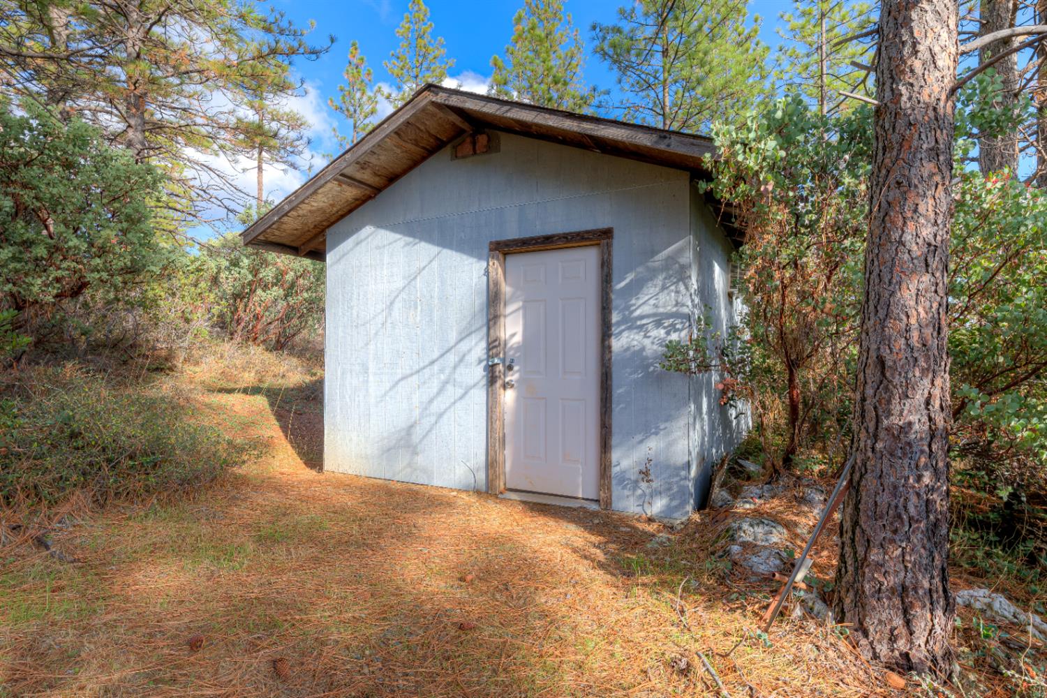 0 Black Tail Road Oroville, CA 95966 - Photo 26 of 33 a house with a yard