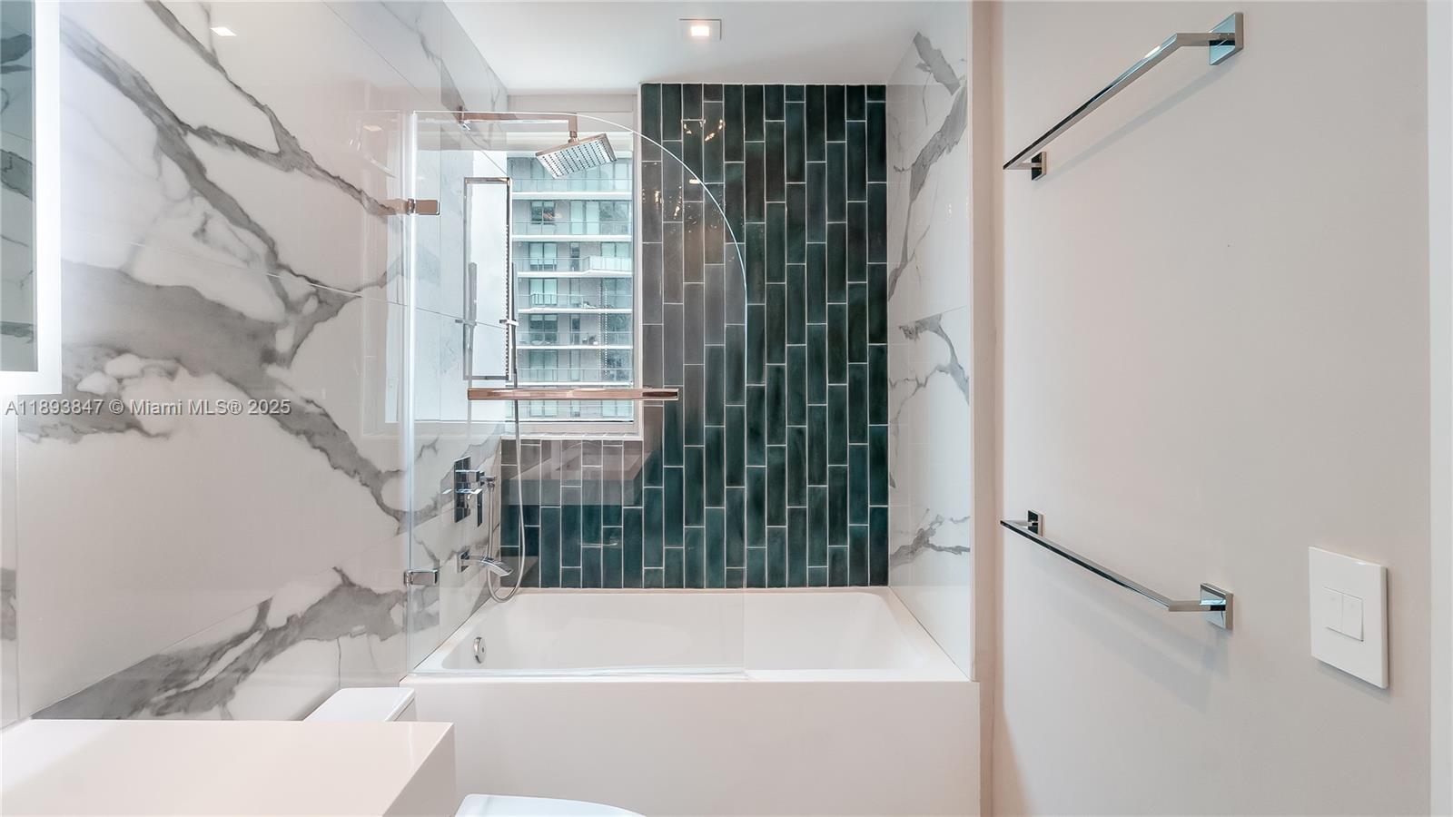 60 Southwest 13th Street, Unit 4200 Miami, FL 33130 - Photo 29 of 52 a bathroom with bathtub and shower