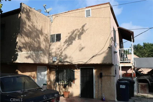 a view of a car park in front of house