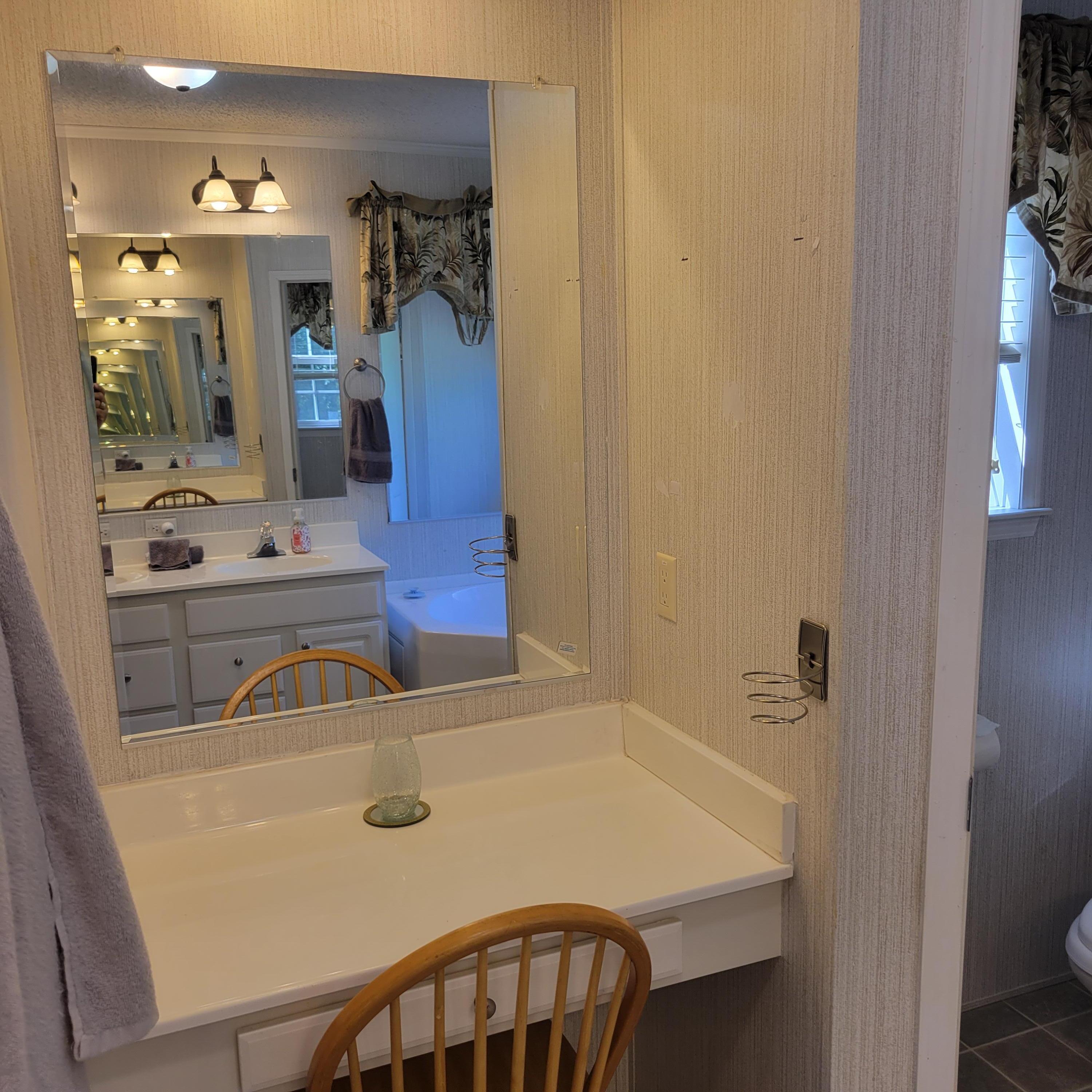1698 Oakwood Road Thomson, GA 30824 - Photo 29 of 49 Make-up vanity could also be a morning coffee bar.