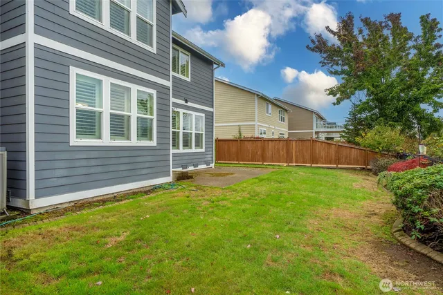a view of a house with a backyard