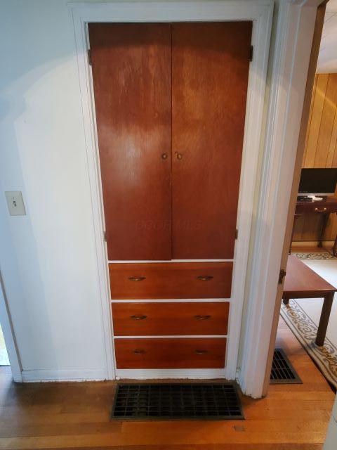 144 Wetmore Road Columbus, OH 43214 - Photo 9 of 19 Large Linen Closet