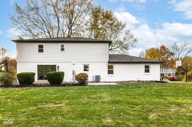 $540,000 | 567 Hawthorne Drive, Carmel, IN 46033