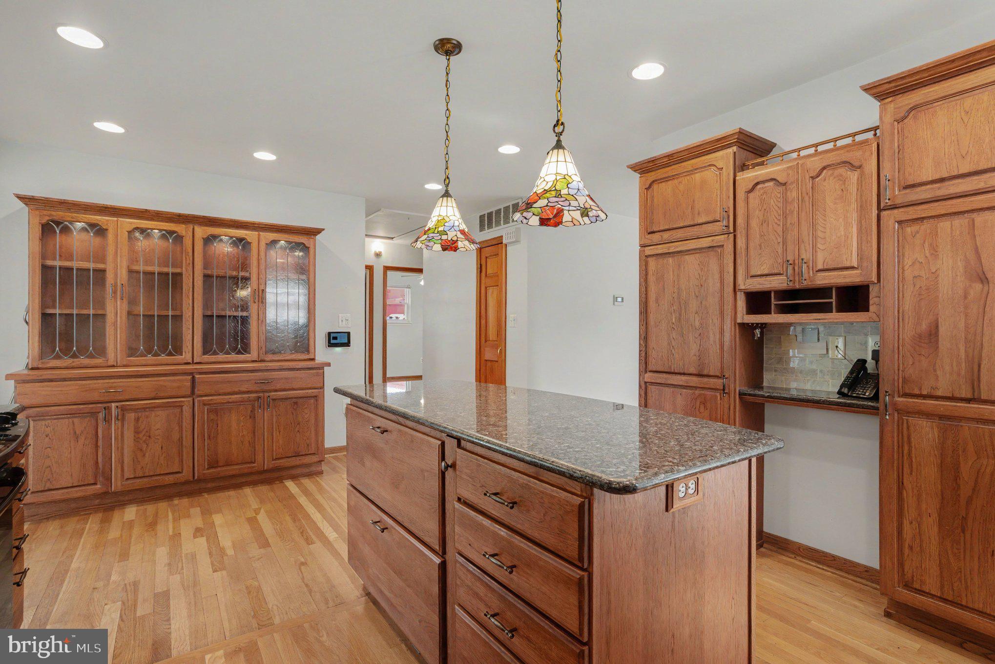 9618 Dundawan Road Nottingham, MD 21236 - Photo 7 of 39 Recessed and pendant lighting