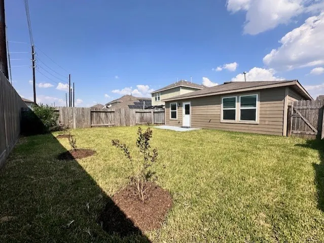 a view of a house with a backyard