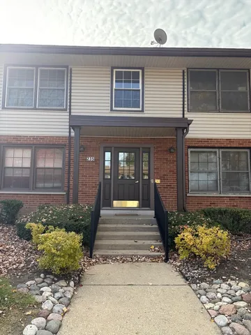$1,880 | 235 Washington Square, Unit C, Elk Grove Village, IL 60007