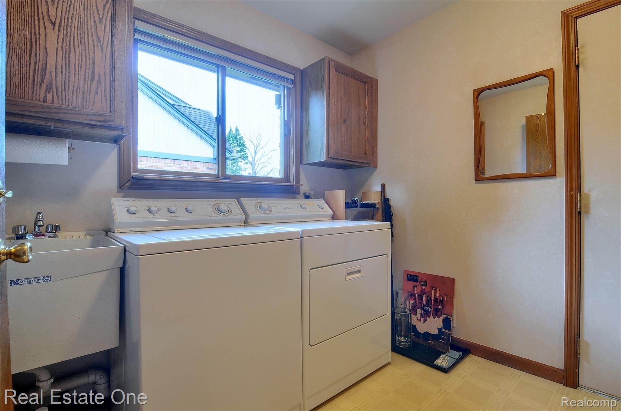 561 Kentucky Drive Rochester, MI 48307 - Photo 20 of 23 Laundry-Room.jpg