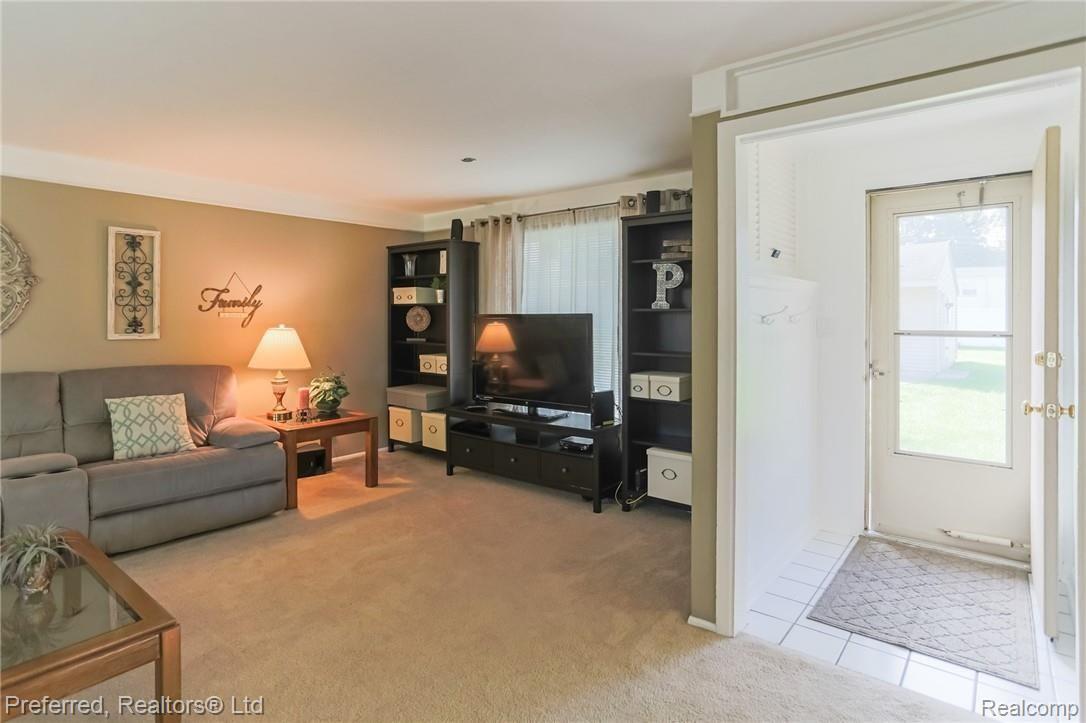 29615 Curtis Road Livonia, MI 48152 - Photo 8 of 32 8IMG_3308.jpg