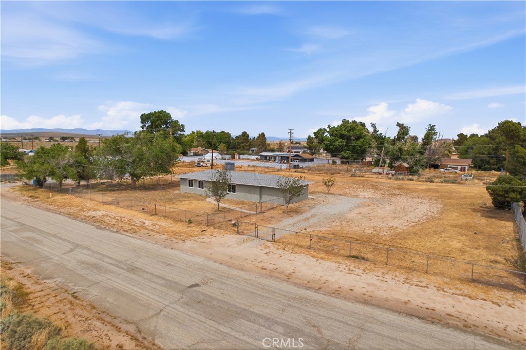 16657 Foothill Avenue Edwards, CA 93523 - Photo 4 of 22