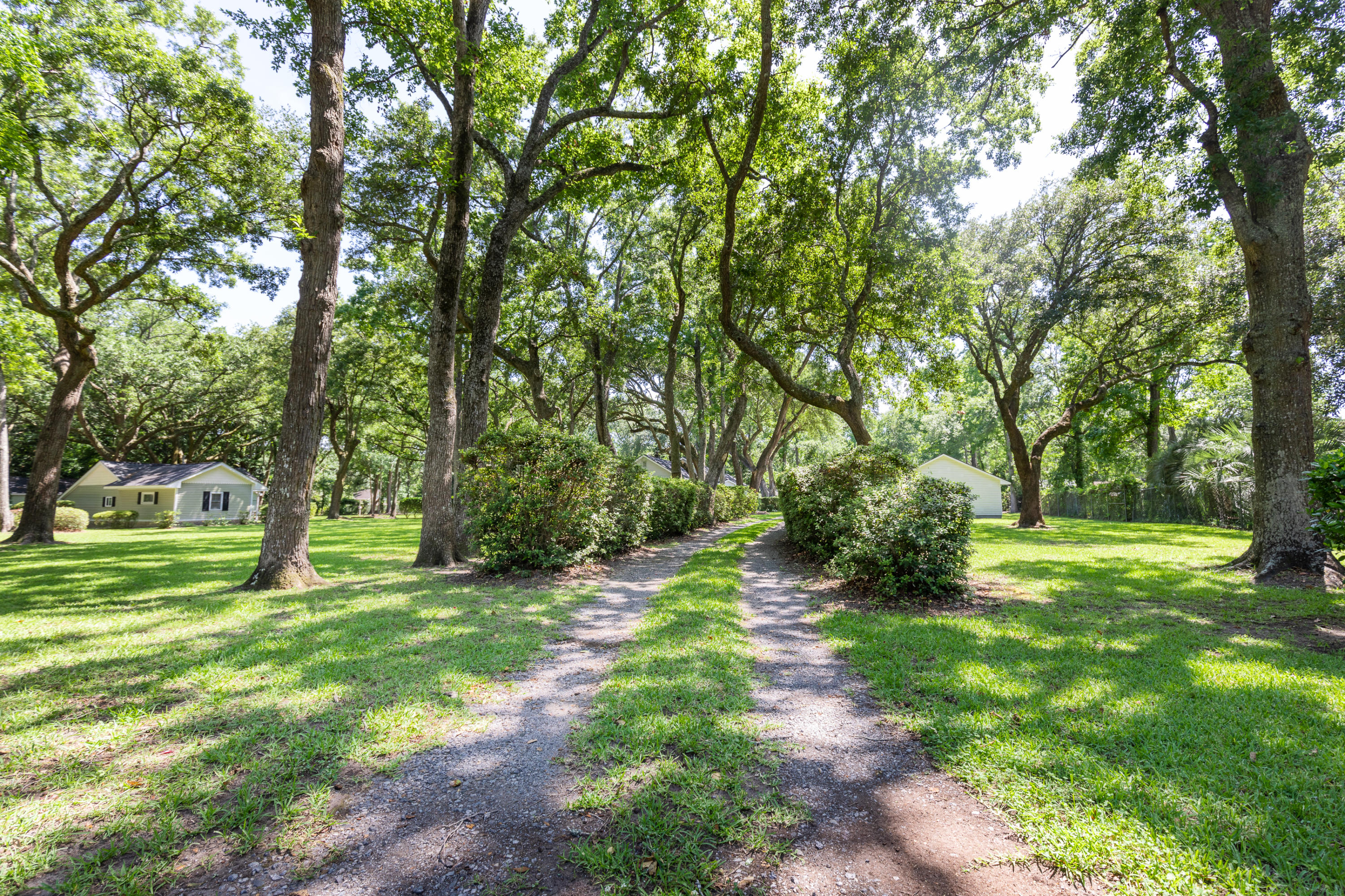 1433 Hale Road Mount Pleasant, SC 29464 - Photo 12 of 33 1433HaleRoad-KeenEyeMarketing-4