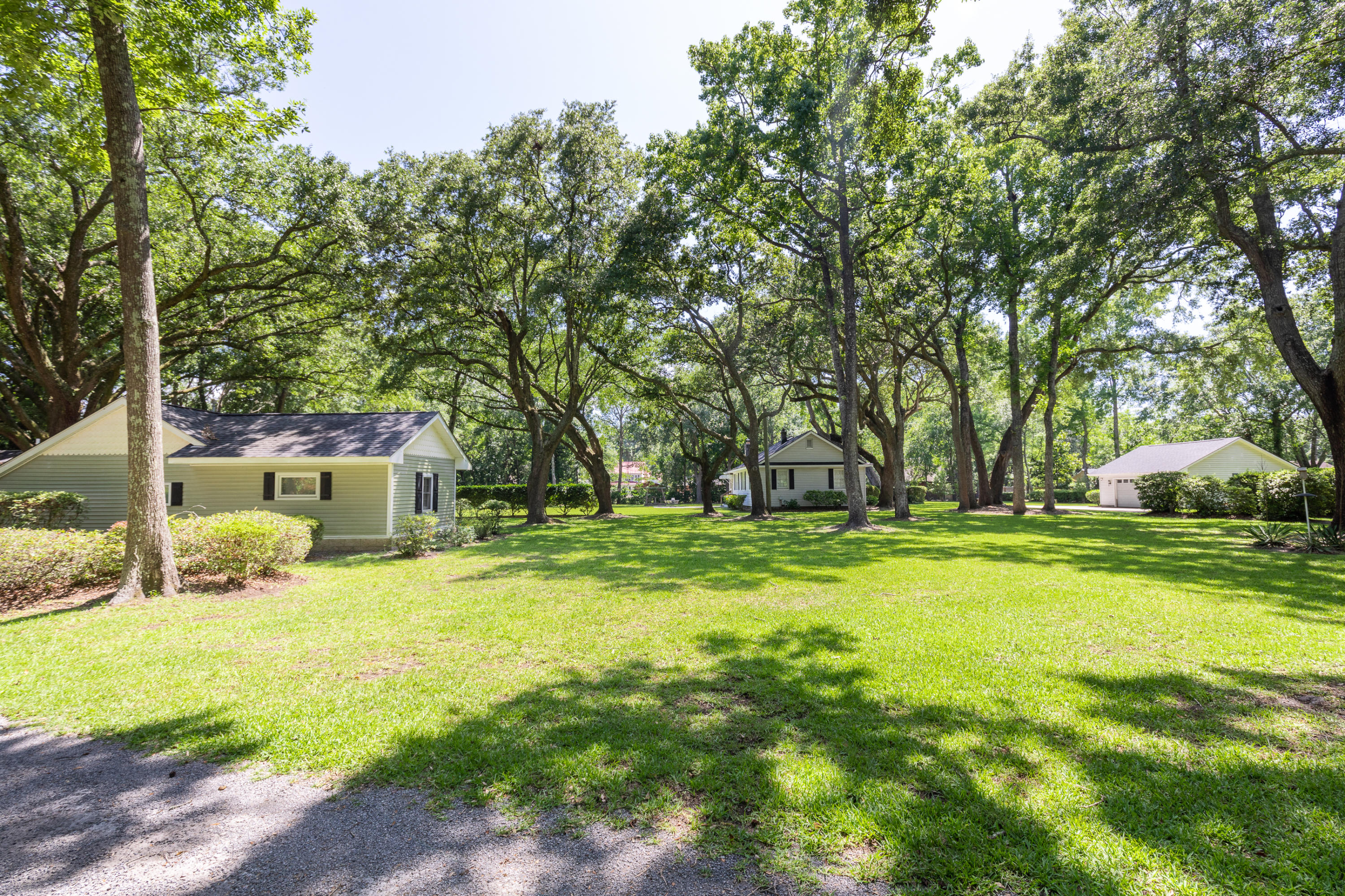 1433 Hale Road Mount Pleasant, SC 29464 - Photo 14 of 33 1433HaleRoad-KeenEyeMarketing-8