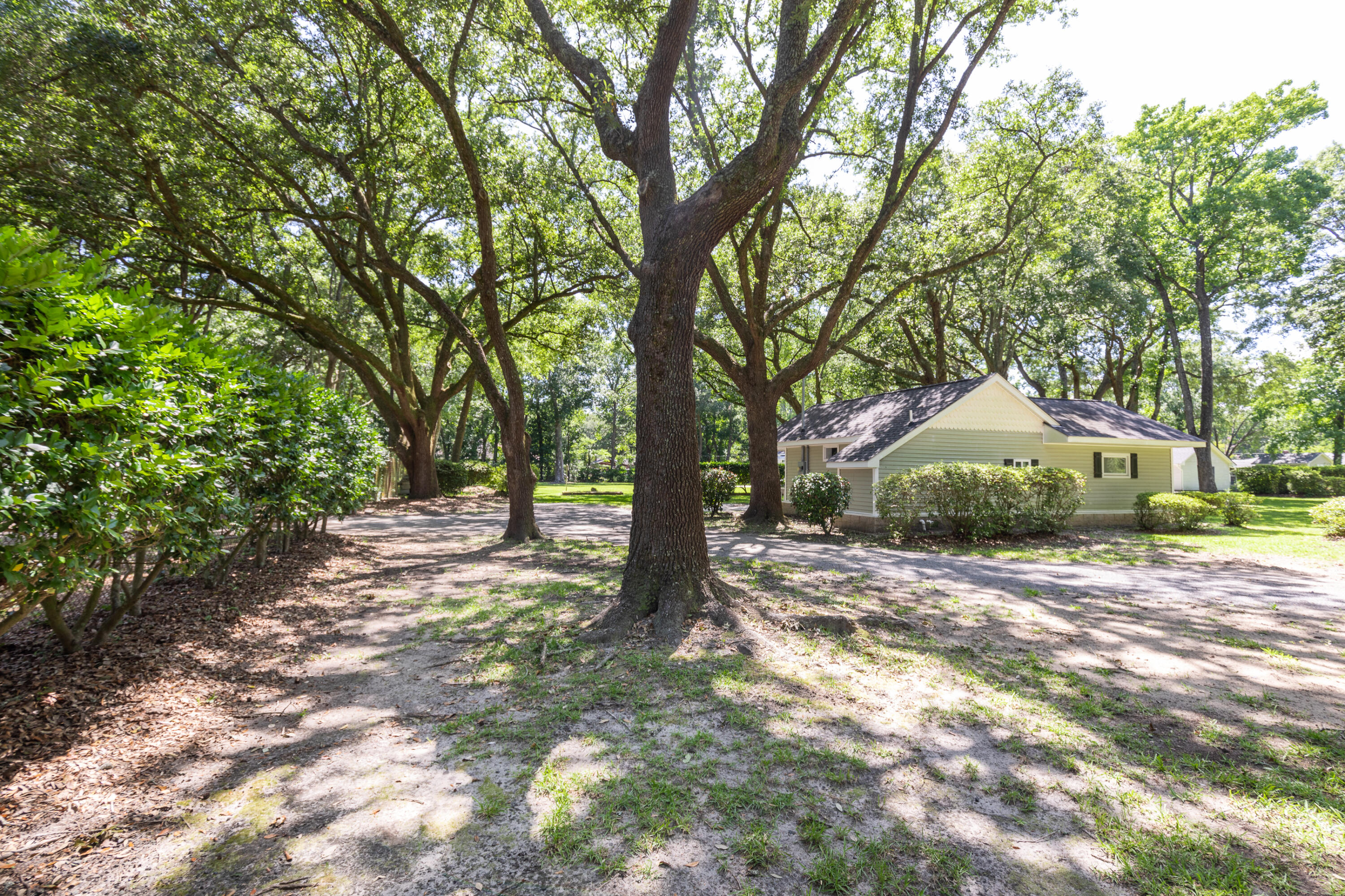 1433 Hale Road Mount Pleasant, SC 29464 - Photo 15 of 33 1433HaleRoad-KeenEyeMarketing-11