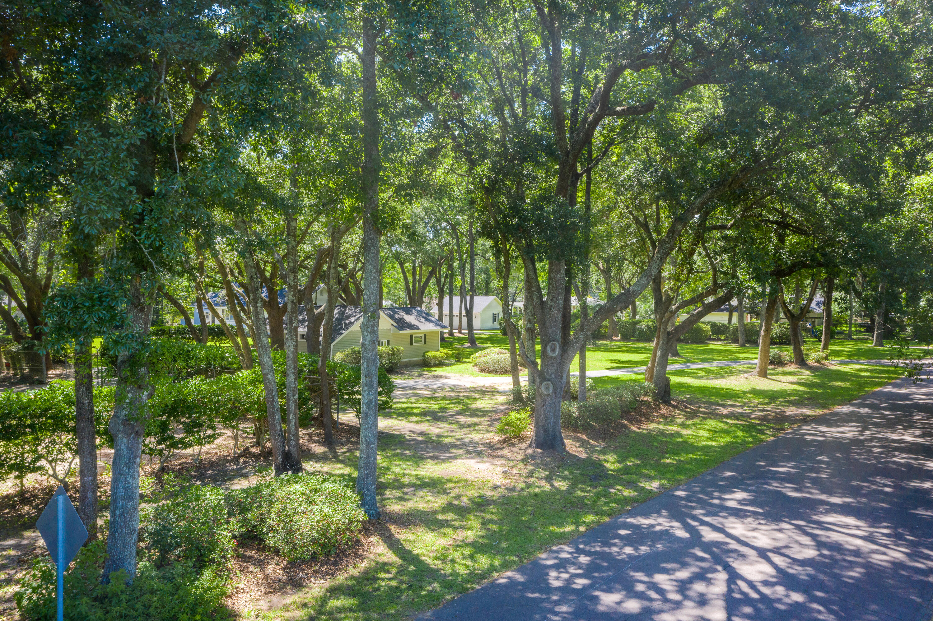 1433 Hale Road Mount Pleasant, SC 29464 - Photo 24 of 33 1433HaleRoad-KeenEyeMarketing-31