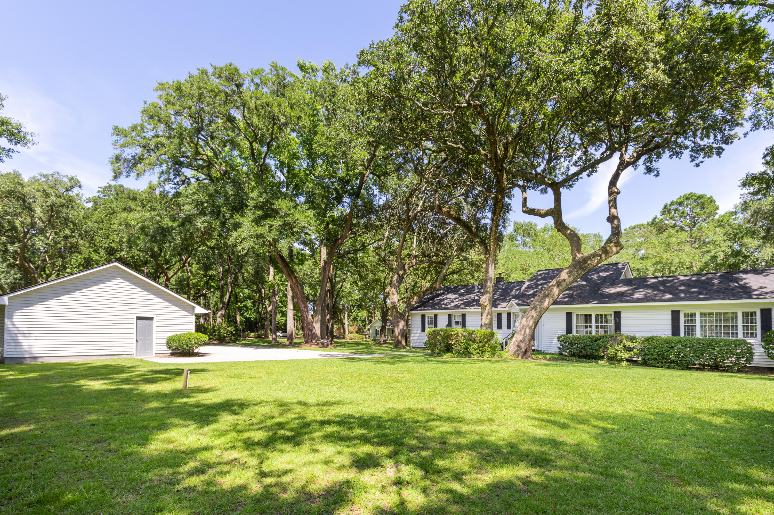 1433 Hale Road Mount Pleasant, SC 29464 - Photo 6 of 33 1433HaleRoad-KeenEyeMarketing-17