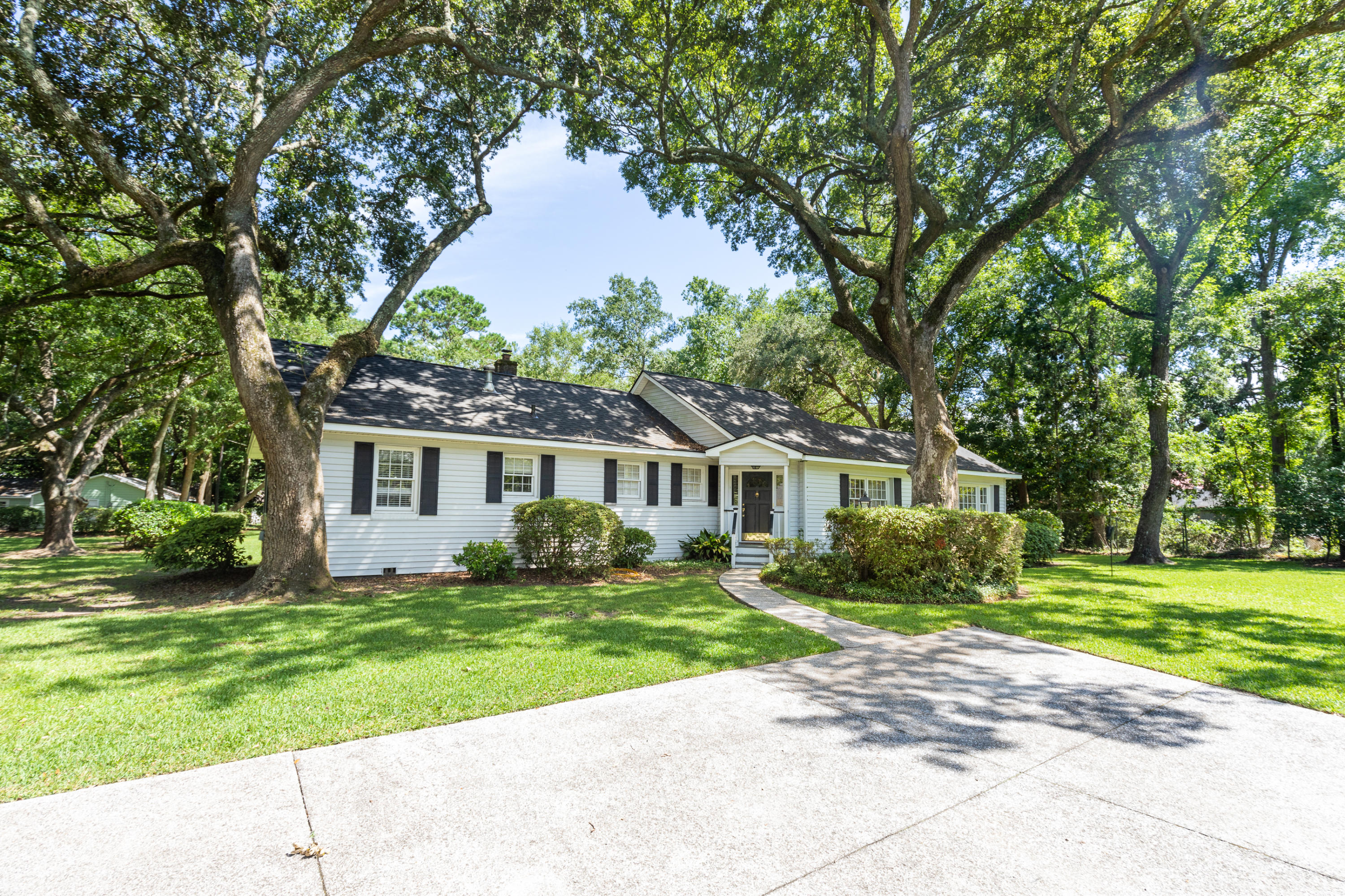 1433 Hale Road Mount Pleasant, SC 29464 - Photo 7 of 33 1433HaleRoad-KeenEyeMarketing-18