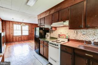 1833 Chesapeake Road Pasadena, MD 21122 - Photo 5 of 17 Gallery Image 5