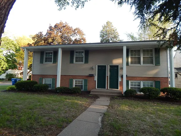 $200,000 | 931-933 Grant Street, Bettendorf, IA 52722