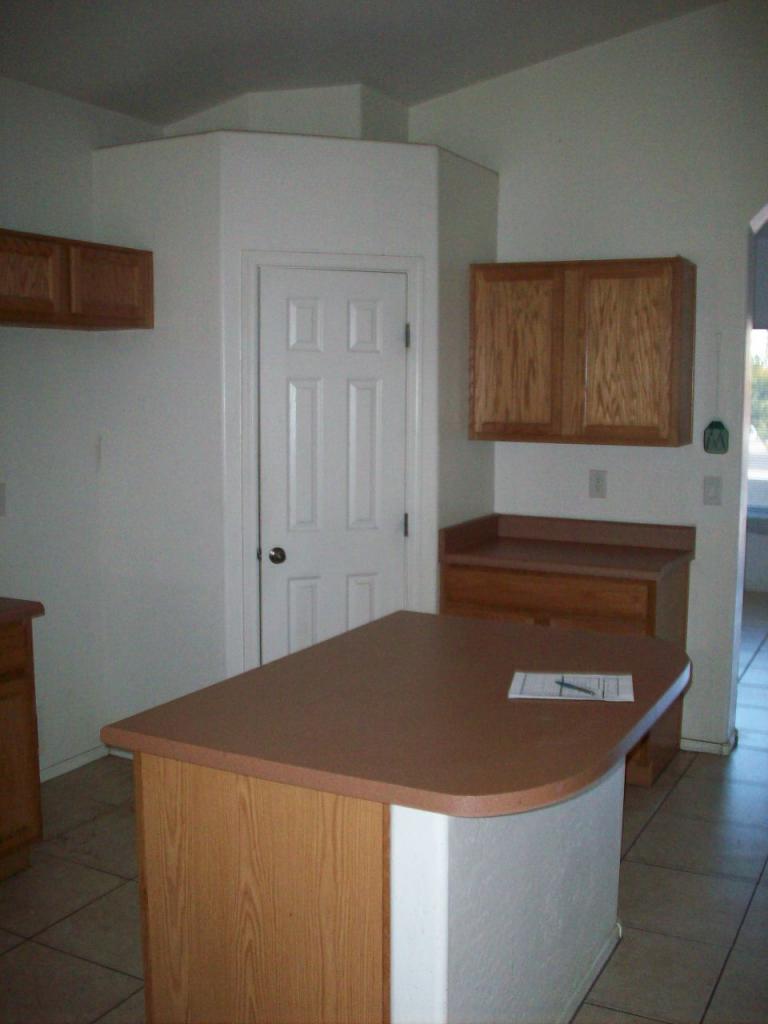 917 West Carter Road Phoenix, AZ 85041 - Photo 3 of 7 Kitchen