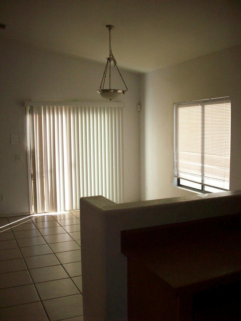 917 West Carter Road Phoenix, AZ 85041 - Photo 4 of 7 Family room