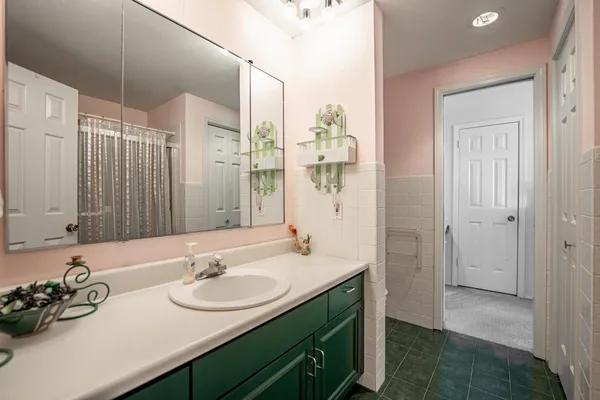 $259,900 | 4621 High Point Drive, Unit 6, Rockford, IL 61114