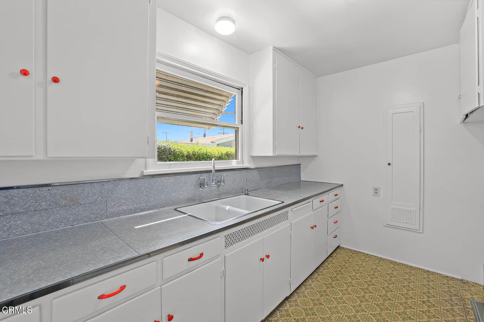 563 Toolen Place Pasadena, CA 91103 - Photo 7 of 12 a room with a sink and a window