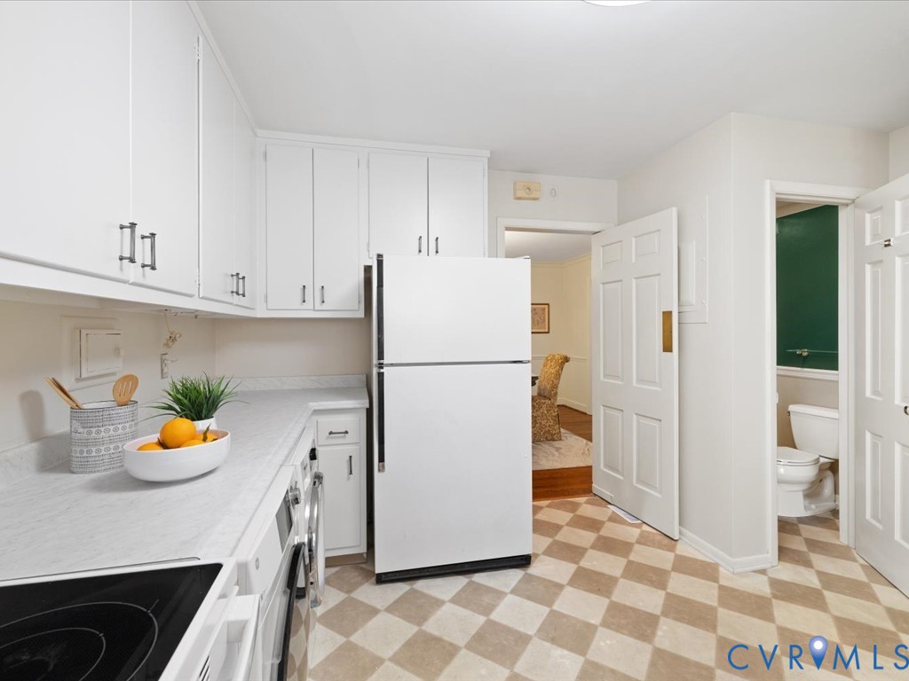 6161 River Road, Unit 36 Richmond, VA 23226 - Photo 13 of 32 View toward powder room and dining room