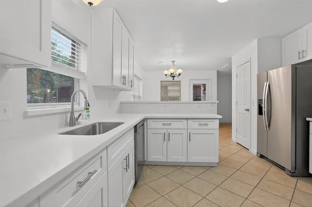 $2,100 | 17627 South Summit Canyon Drive, Houston, TX 77095