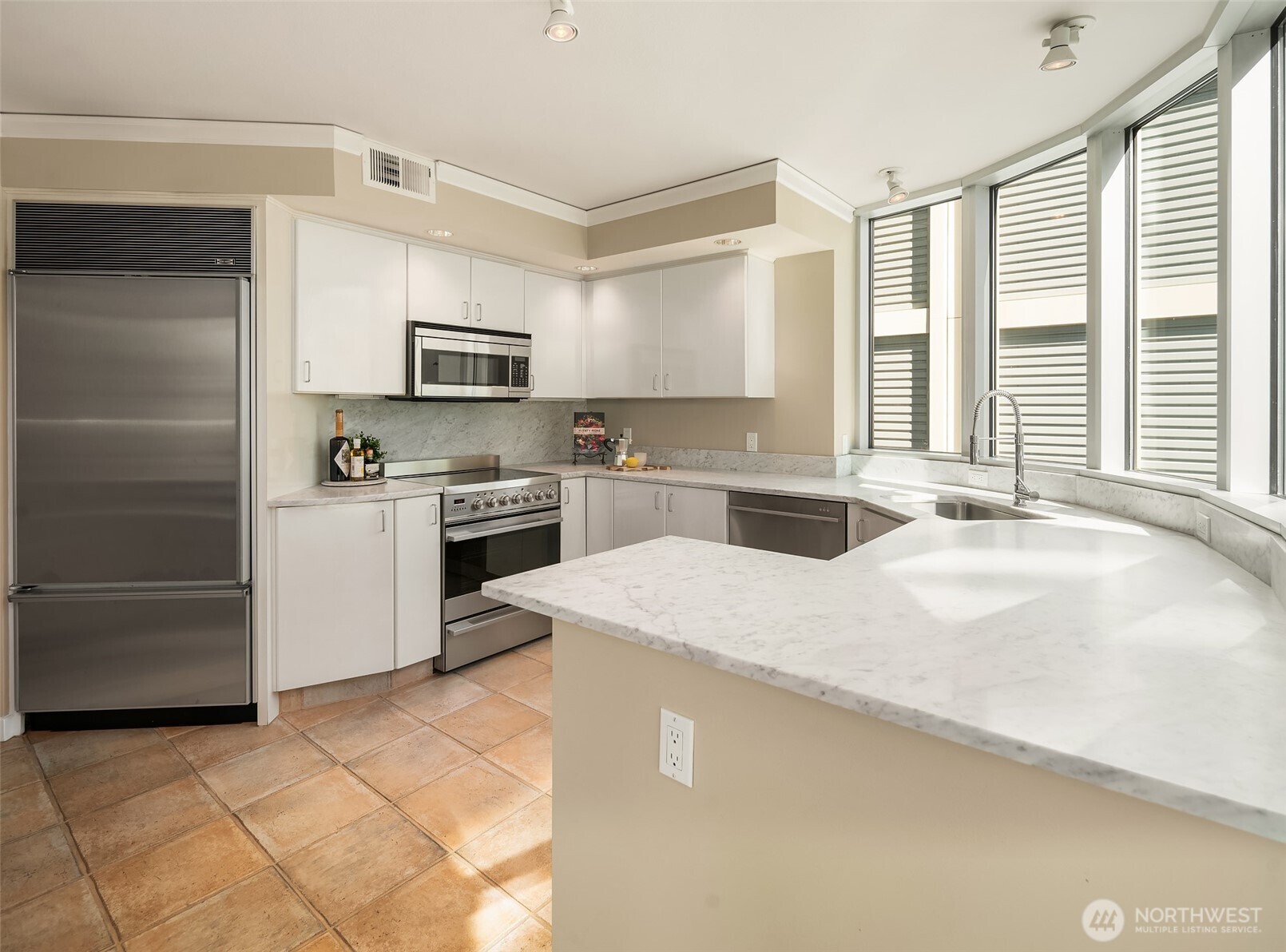 2000 1st Avenue, Unit 604 Seattle, WA 98121 - Photo 11 of 38