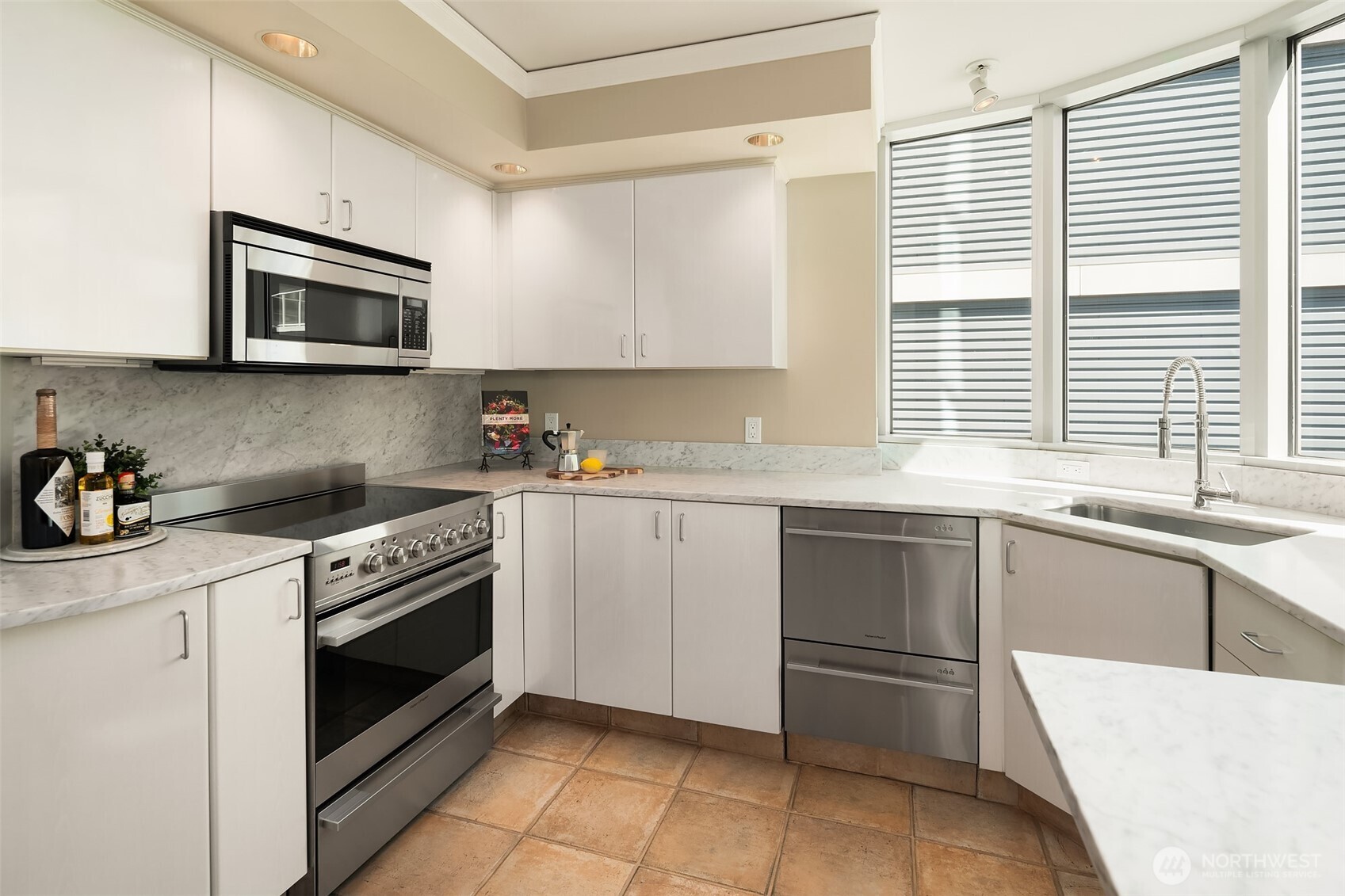 2000 1st Avenue, Unit 604 Seattle, WA 98121 - Photo 12 of 38