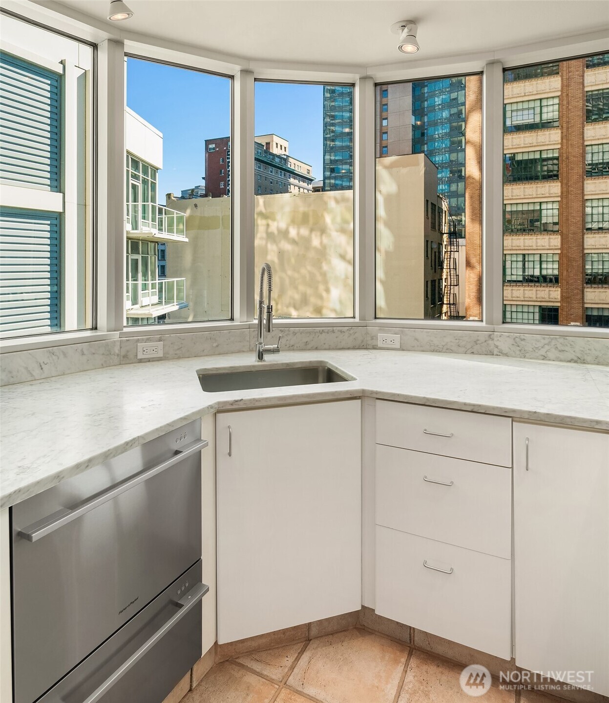 2000 1st Avenue, Unit 604 Seattle, WA 98121 - Photo 14 of 38