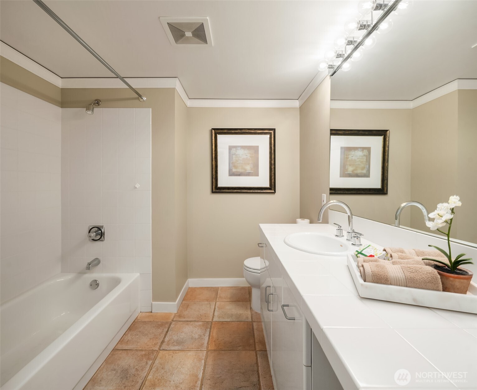 2000 1st Avenue, Unit 604 Seattle, WA 98121 - Photo 29 of 38