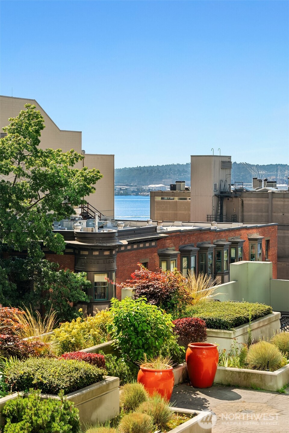 2000 1st Avenue, Unit 604 Seattle, WA 98121 - Photo 9 of 38