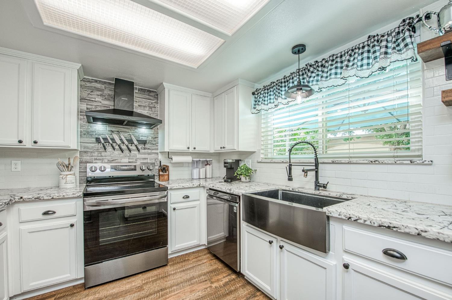 980 North Adler Avenue Clovis, CA 93611 - Photo 15 of 42 a kitchen with granite countertop a sink stainless steel appliances and cabinets