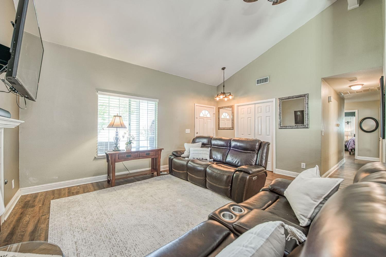 980 North Adler Avenue Clovis, CA 93611 - Photo 8 of 42 a living room with furniture and a window