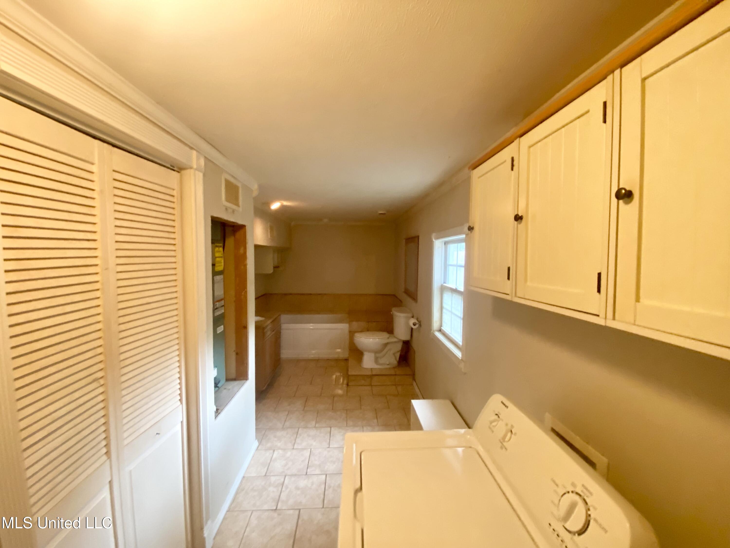 119 Dampeer Street Crystal Springs, MS 39059 - Photo 8 of 23 119 Dampeer Street Bath Area and Laundry
